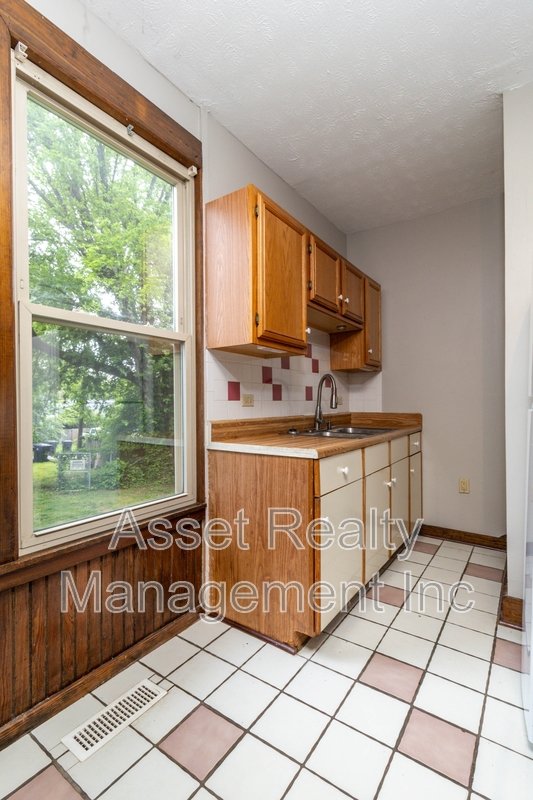 820 Luttrell Street - 1 property image