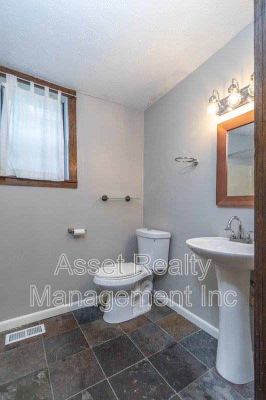 820 Luttrell Street - 1 property image