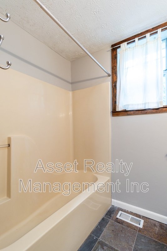 820 Luttrell Street - 1 property image