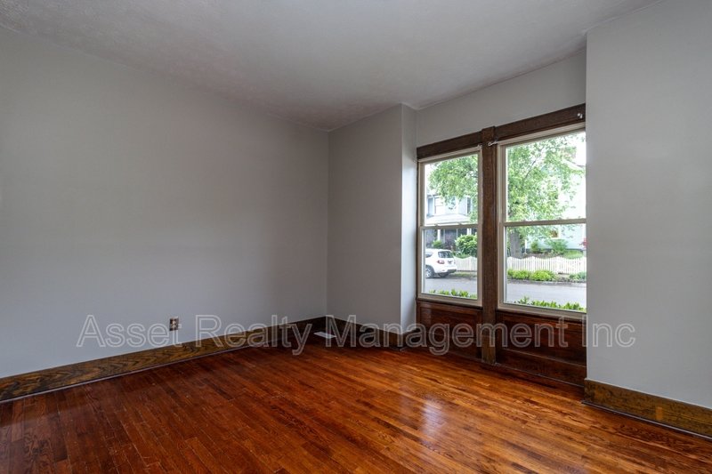 820 Luttrell Street - 1 property image