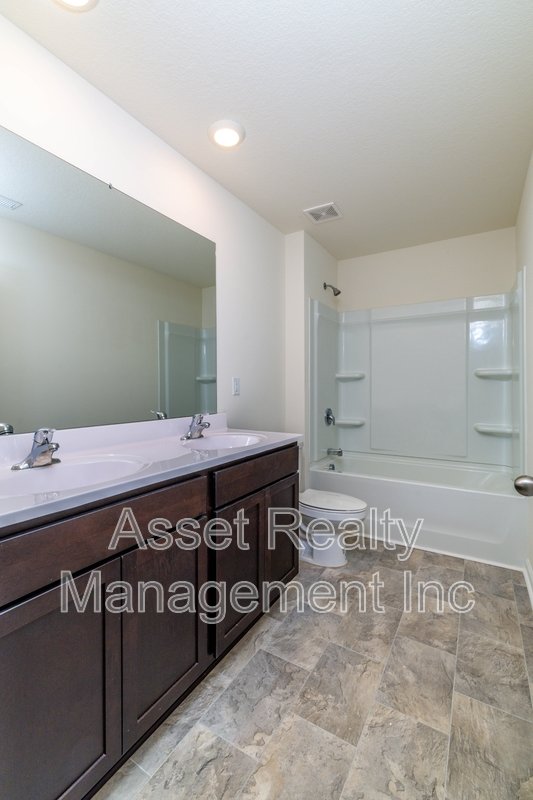 305 Aspen Dr property image