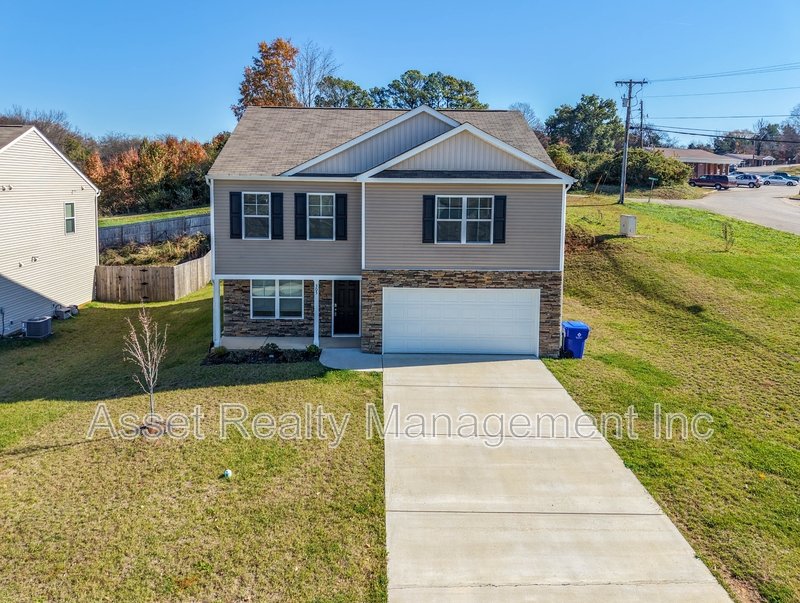 305 Aspen Dr property image