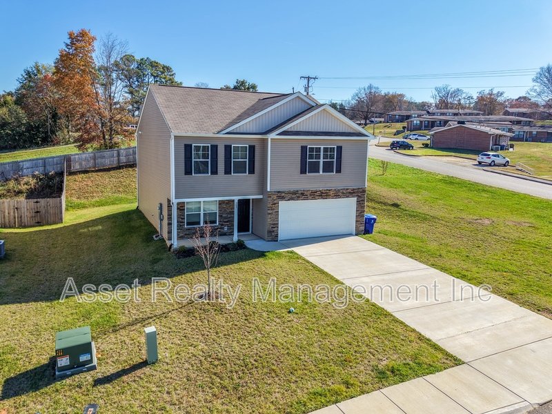 305 Aspen Dr property image