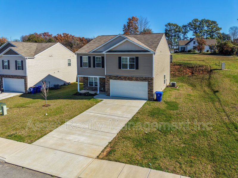 305 Aspen Dr property image