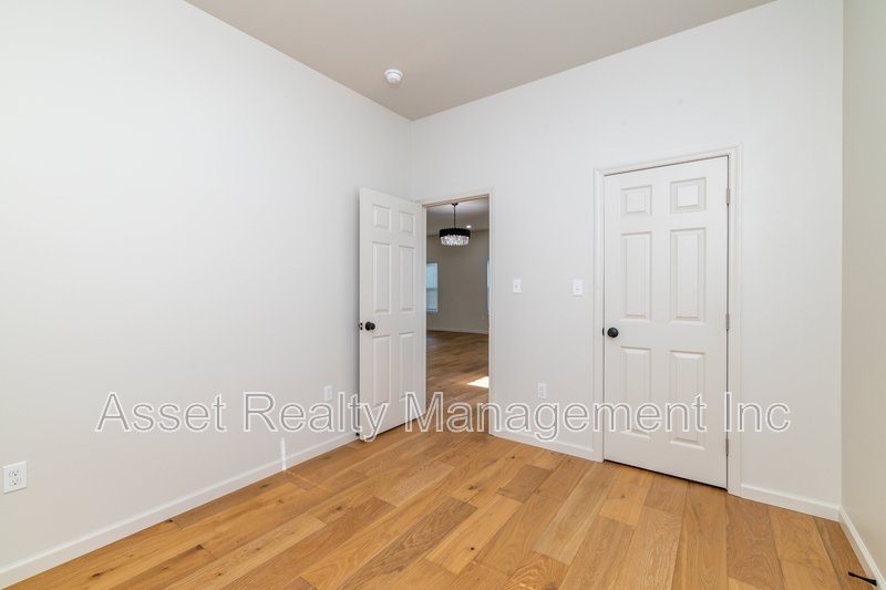 1422 Beaumont Avenue property image