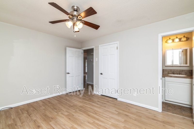 11719 S Williamsburg Drive property image