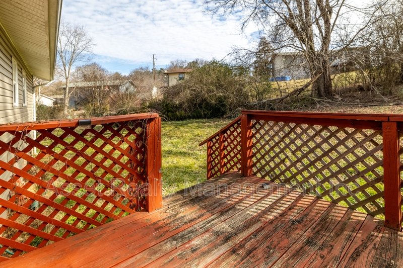 5601 Ludbury Lane property image