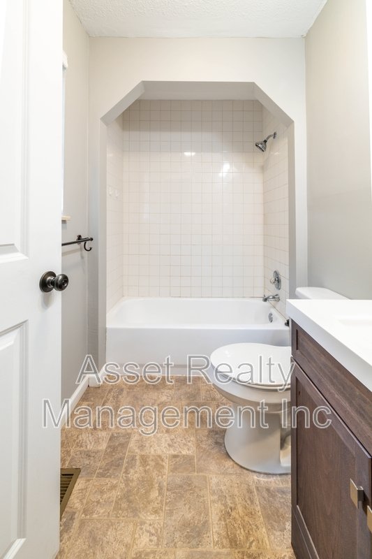 5601 Ludbury Lane property image