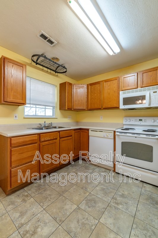 1667 Maple View Way property image