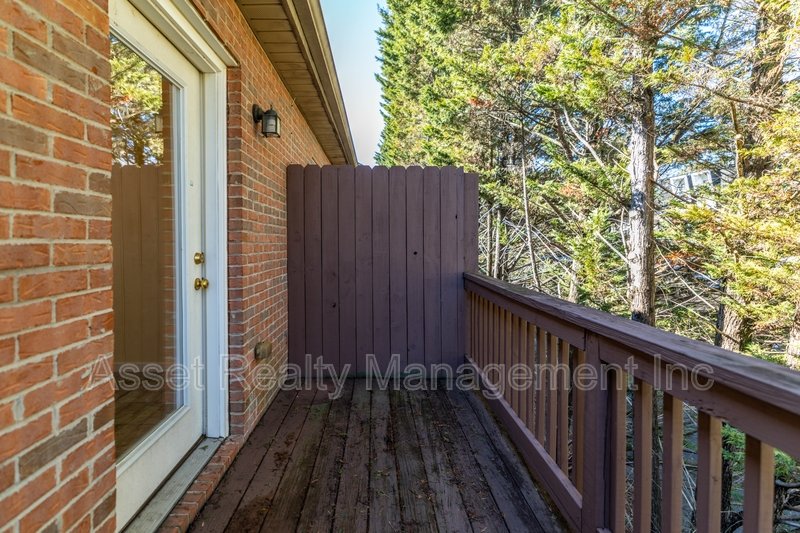 1667 Maple View Way property image