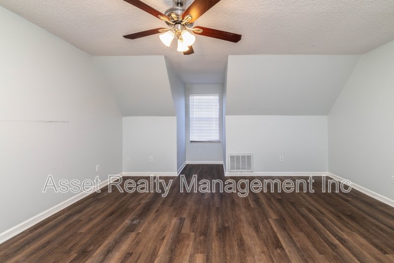 928 Chip Cove Lane - 1 property image