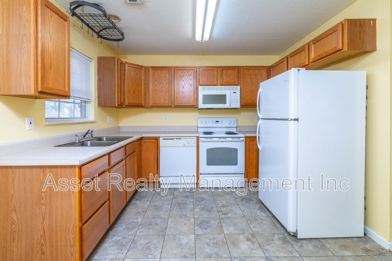 1667 Maple View Way property image