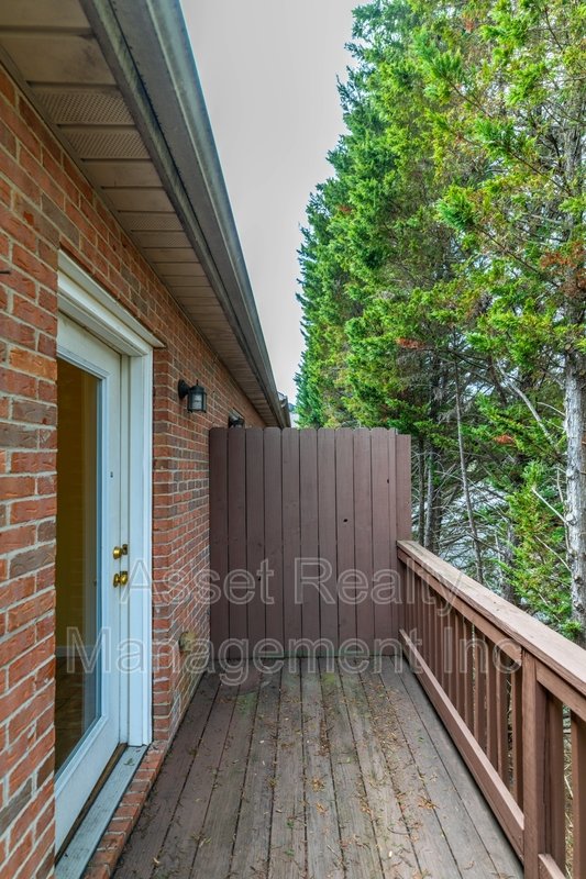 1667 Maple View Way property image