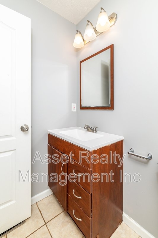 2013 Paris Road property image