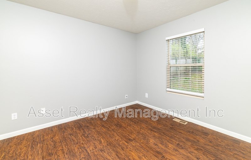 2013 Paris Road property image