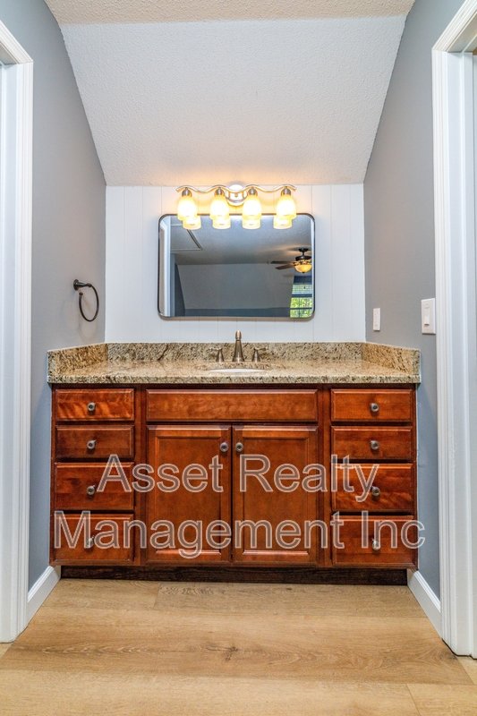 1035 Nod St property image