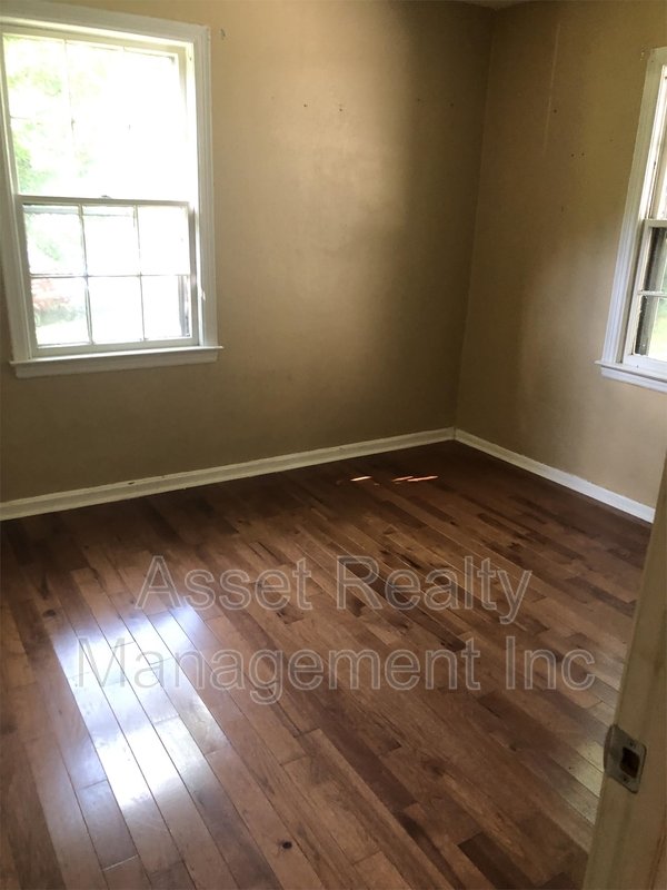 2315 Greenfield Ln property image