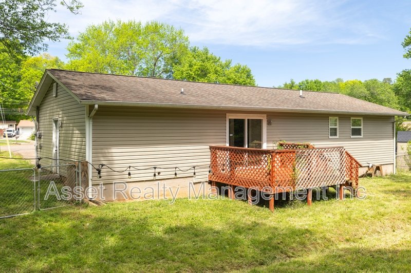 5601 Ludbury Lane property image