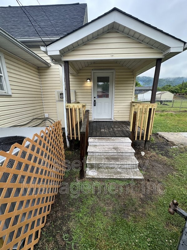 500 West Strang Street property image