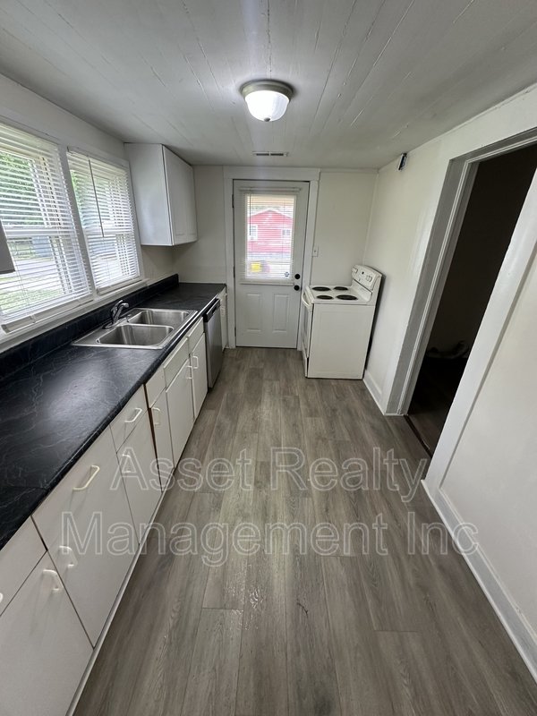 500 West Strang Street property image
