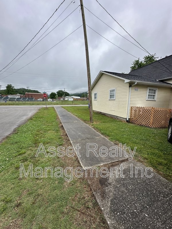 500 West Strang Street property image
