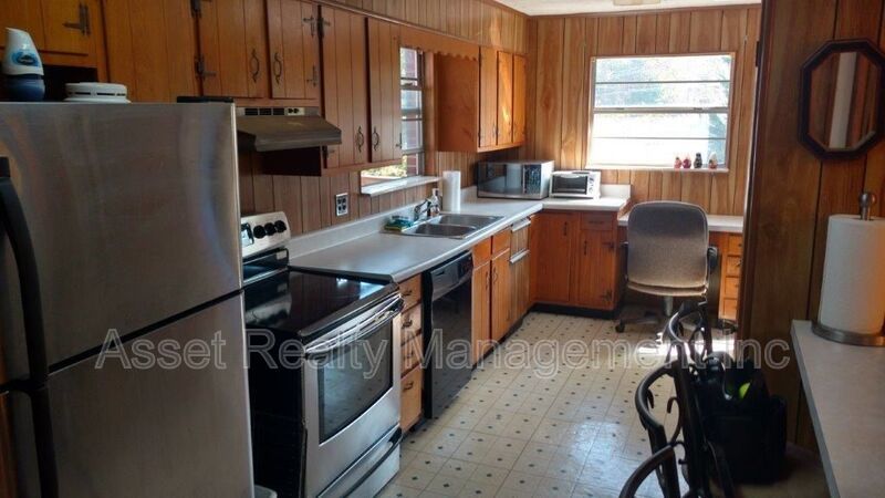 102 Eastwood Dr - 1 property image