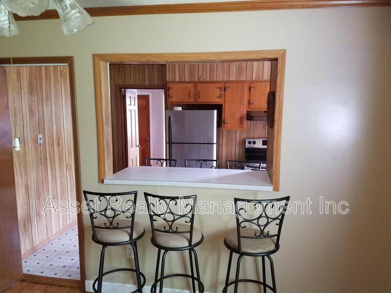 102 Eastwood Dr - 1 property image