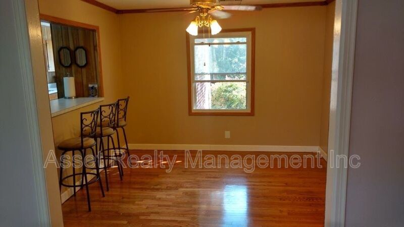102 Eastwood Dr - 1 property image