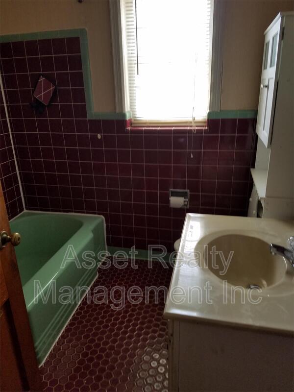 102 Eastwood Dr - 1 property image
