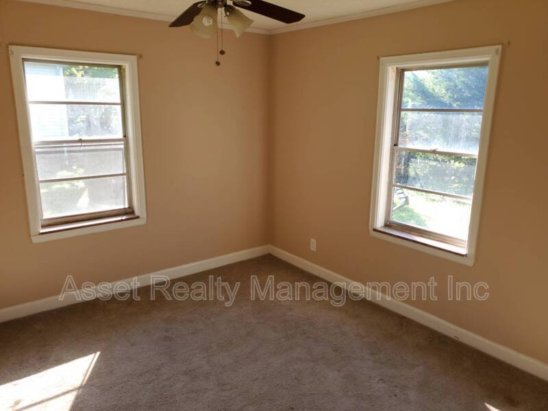 102 Eastwood Dr - 1 property image