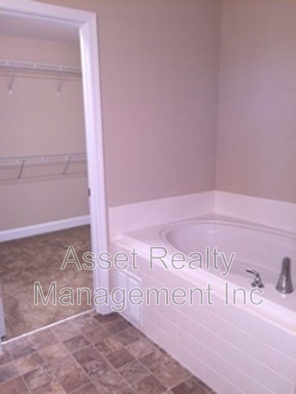 6021 Loftis Creek Lane property image