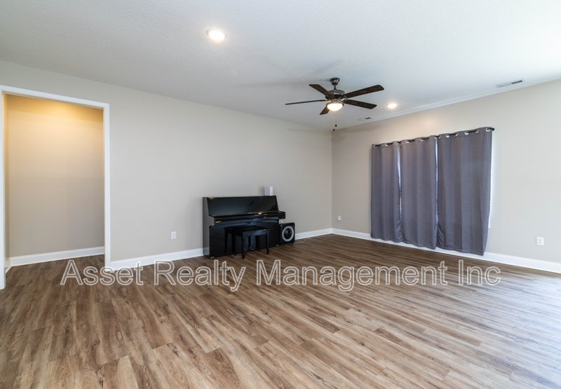 127 South Van Gilder Way property image