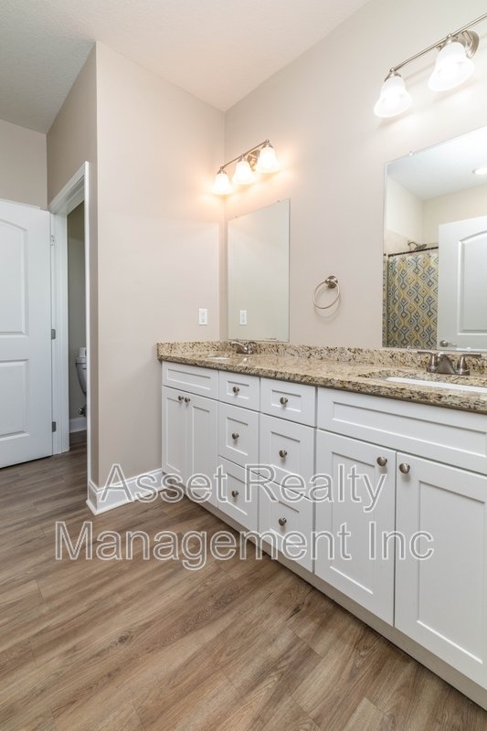 127 South Van Gilder Way property image
