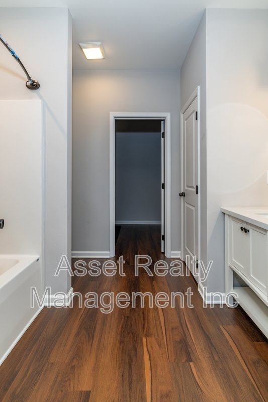 619 Midlake Drive Northeast property image