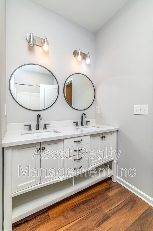 619 Midlake Drive Northeast property image