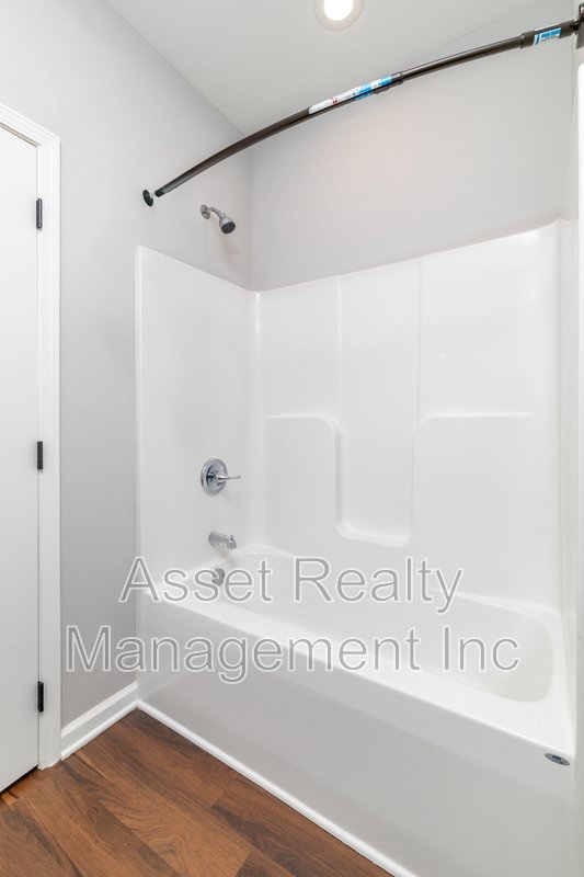 619 Midlake Drive Northeast property image