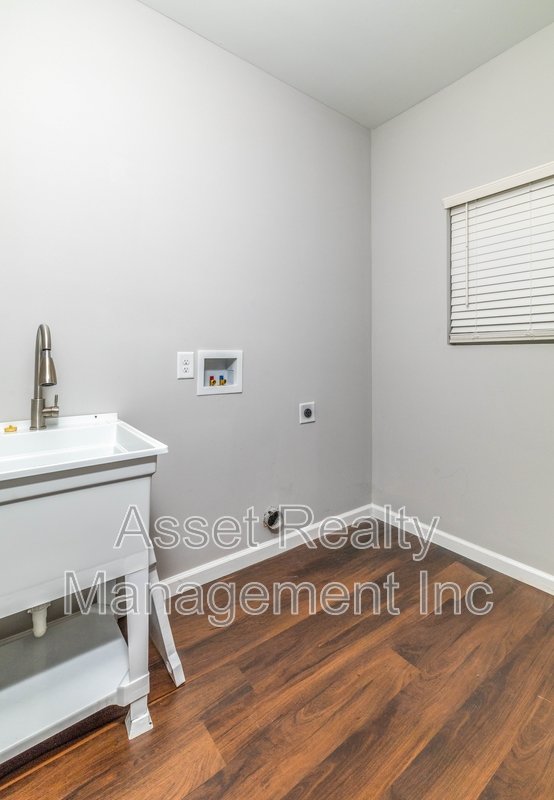 619 Midlake Drive Northeast property image