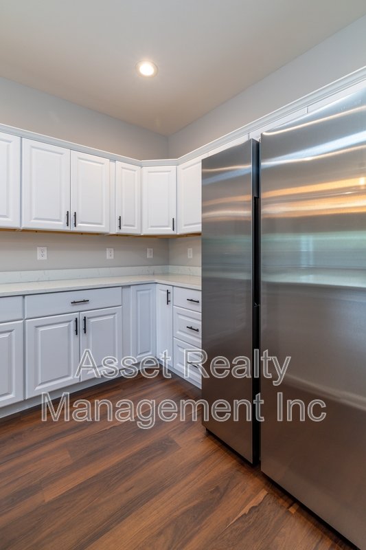 619 Midlake Drive Northeast property image
