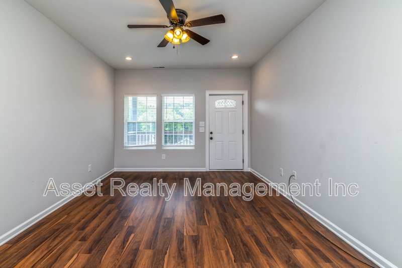 619 Midlake Drive Northeast property image