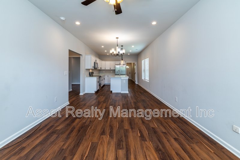 619 Midlake Drive Northeast property image