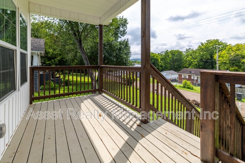 619 Midlake Drive Northeast property image