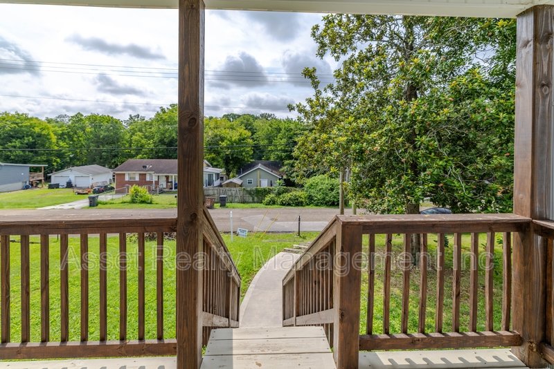 619 Midlake Drive Northeast property image