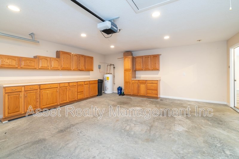 801 Colonial Estates Way property image