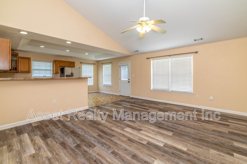 801 Colonial Estates Way property image