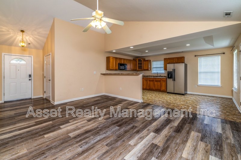 801 Colonial Estates Way property image