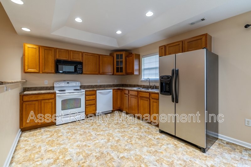 801 Colonial Estates Way property image