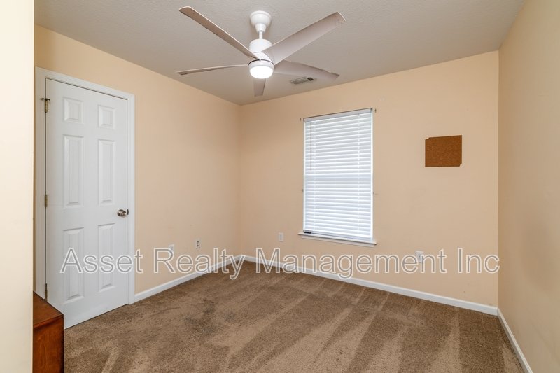 801 Colonial Estates Way property image