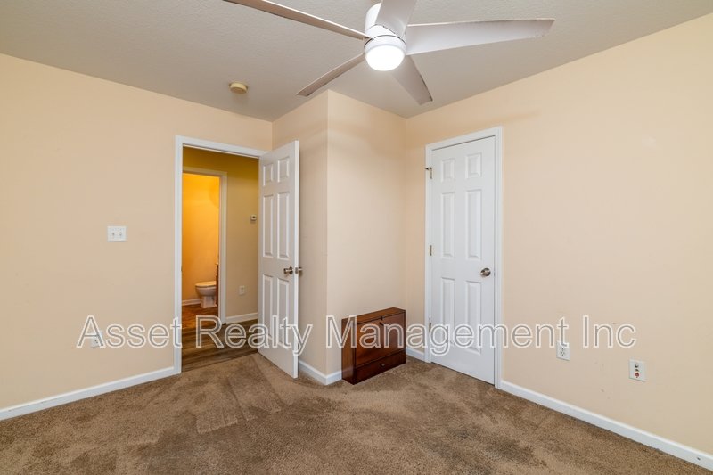 801 Colonial Estates Way property image