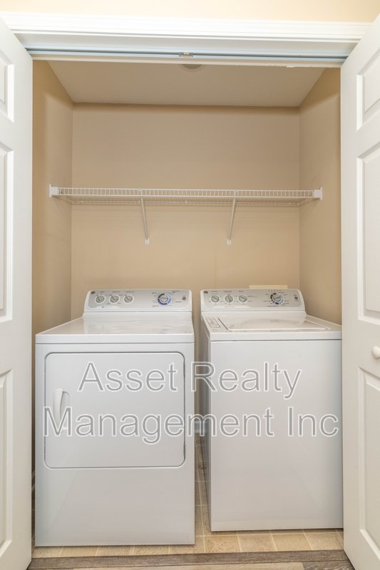 801 Colonial Estates Way property image