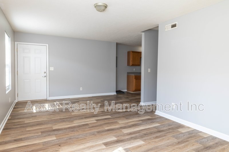 2817 Colt Dr - 2 property image